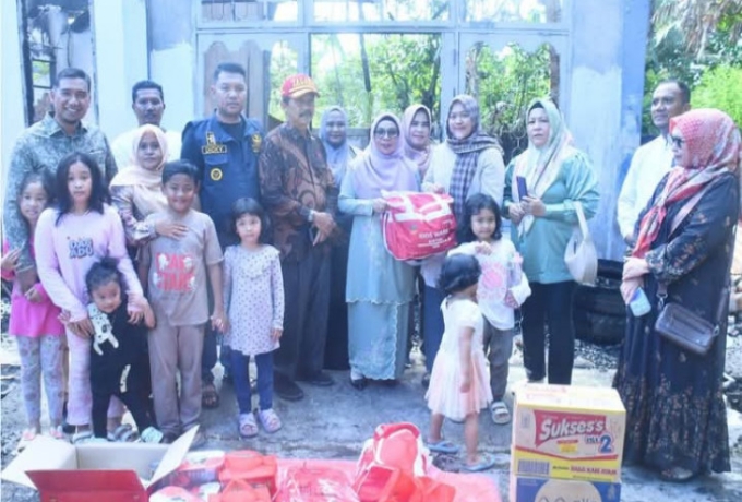 Peduli Korban Kebakaran di Ahmad Yani, Wabup Temui Korban dan Serahkan Bantuan