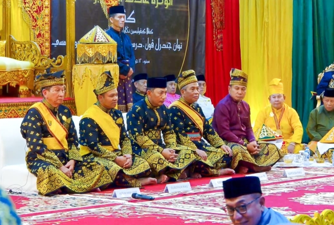 Kapolri Terima Gelar Adat P Sekda Siak Apresiasi dan Harap Jadi Inspirasi Masyarakat