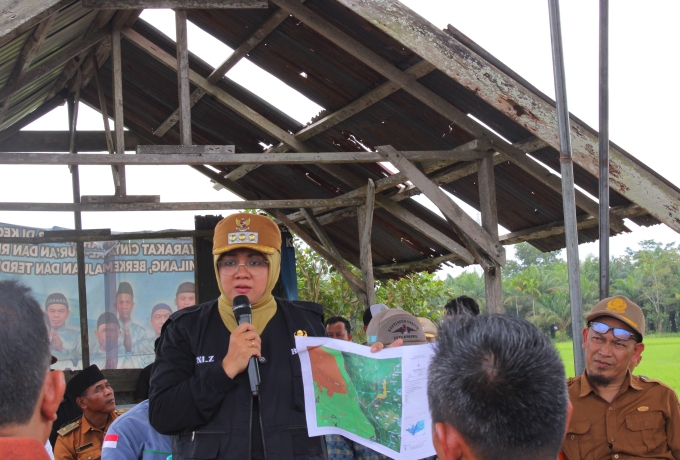 Bupati Afni  Tinjau Lahan Sawah Mengering di Bungaraya, Dorong Kolaborasi dan Solusi Permanen