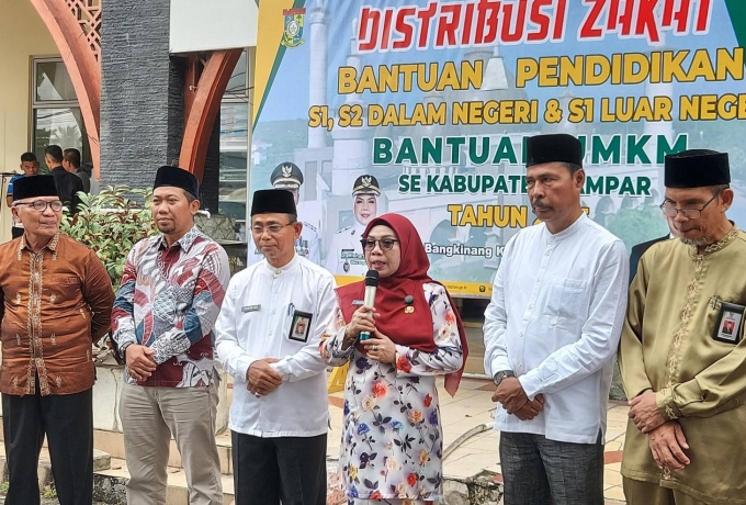 Wujudkan Generasi Kampar Siap Bersaing dan Mandiri, Wabup Misharti Salurkan Bantuan Pendidikan