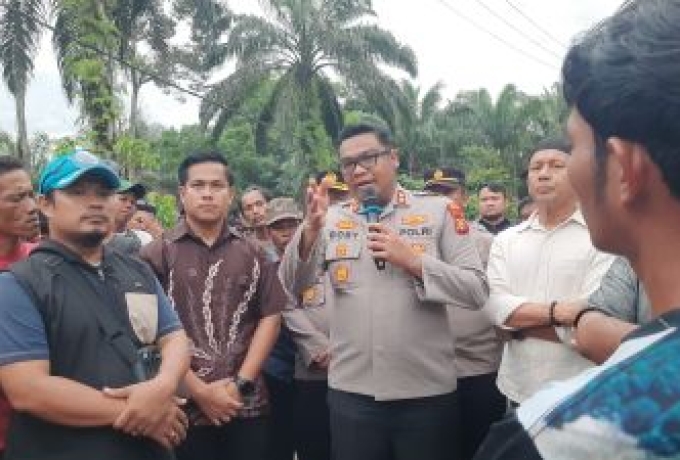 Kapolres Kampar Datang, Emak-emak Curhat Minta PT Ciliandra Kembali Bayar Kompensasi Rp 500 Juta/Bulan dan Kembalikan Kebun ke Siabu