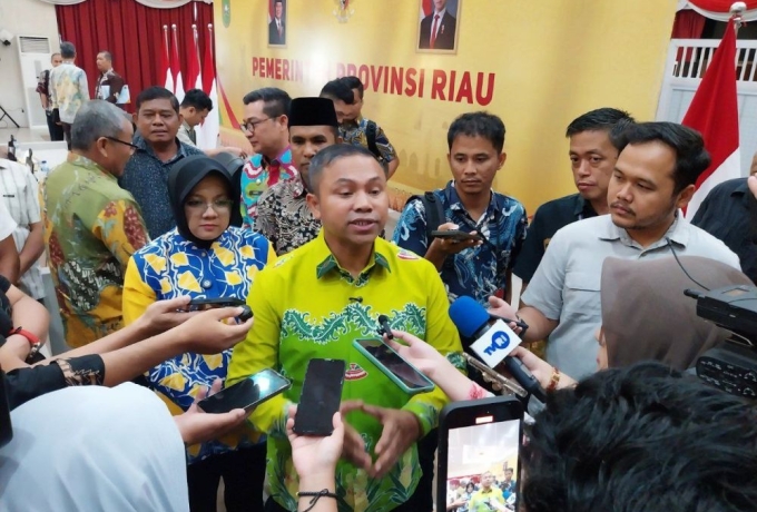 Gubernur Riau Abdul Wahid Desak Perusahaan Segera Mutasi Plat Kendaraan Operasional