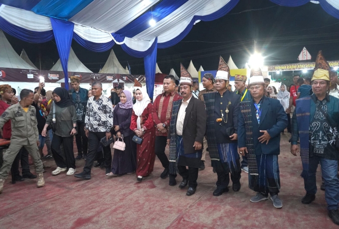 Wakil Bupati Asahan Saksikan Penampilan Seni Budaya Etnis Simalungun di PSBD ke-6