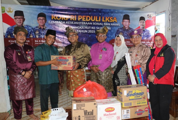 Peringati HUT ke-54 KORPRI, Walikota Lis Darmansyah Serahkan Bantuan ke LKSA