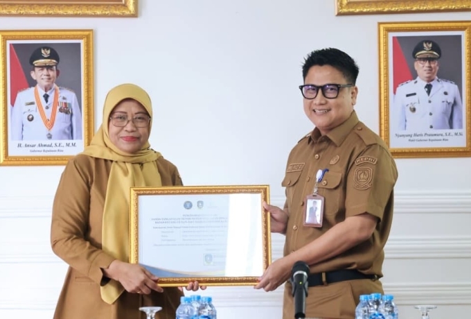 Dorong Transparansi Anggaran, Diskominfo Kepri Serahkan Rekomendasi Integrasi TTE SIPANGKAS ke BKAD