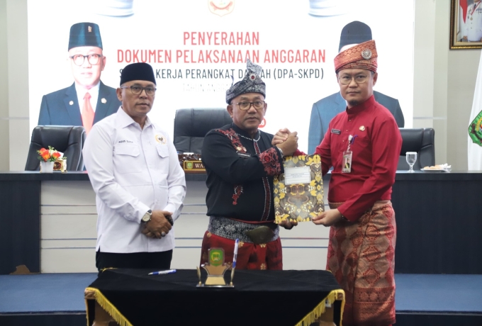 Pemko Tanjungpinang Serahkan DPA-SKPD Tahun Anggaran 2026, Wali Kota Lis Tekankan Kinerja Tepat Waktu dan Akuntabel