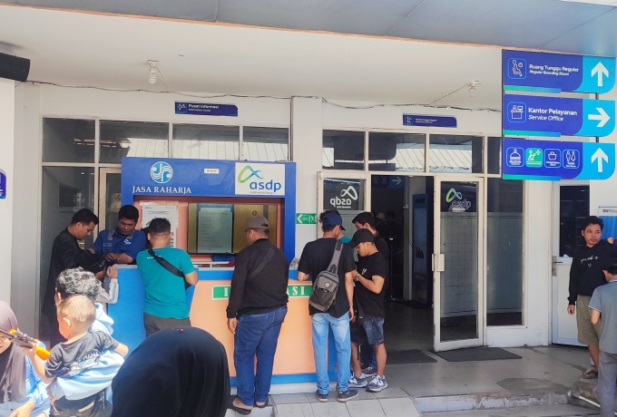 Pelayanan ASDP Telaga Punggur Disorot, Tiket Online Selalu Habis, Calo Justru Punya ? 