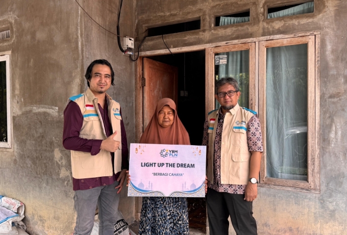 Terang Idulfitri di Rumah Bu Sarina, Dari Numpang Listrik Kini Mandiri Bersama PLN