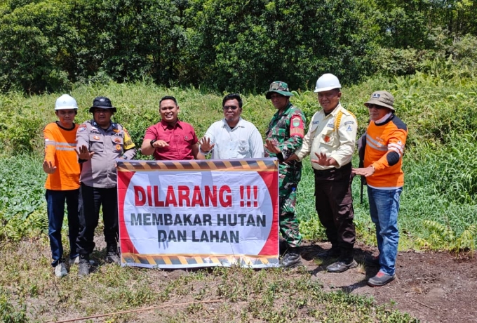 Polsek Kateman Gencarkan Patroli dan Sosialisasi Larangan Karhutla di Desa Air Tawar