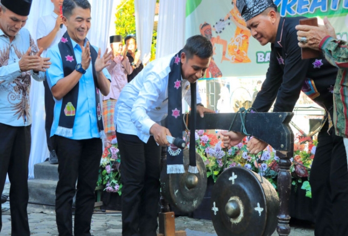 Pemkab Kampar Tegaskan Komitmen Majukan Ekonomi Kreatif di Festival Lipat Kain