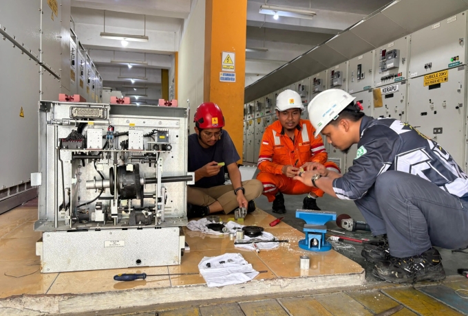 Gerak Cepat PLN UPT Pekanbaru, Perkuat Keandalan Pasca Idulfitri Lewat Perbaikan PMT 20 kV