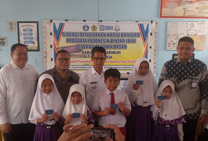 5506 Siswa Siswi SD di Karimun Terima Bantuan PIP, Ini Pesan Bupati Iskandarsyah 