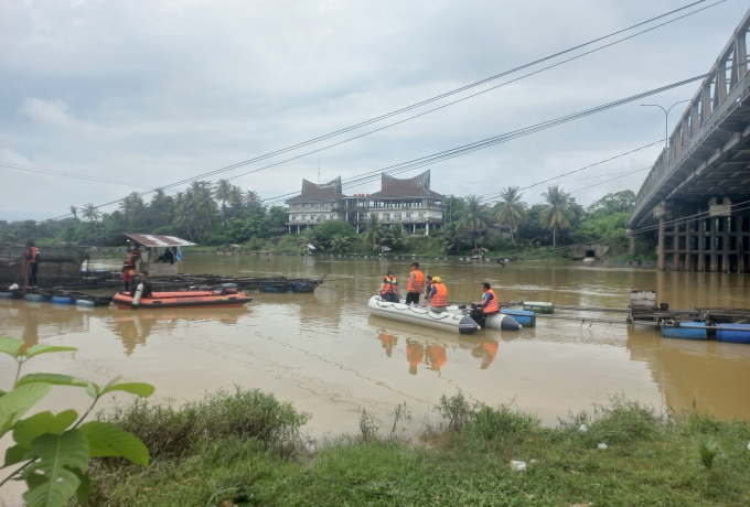 Pencarian Bocah Tenggelam di Sungai Kampar Terkendala Cuaca dan Air Keruh
