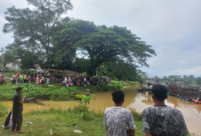 Ratusan Warga Padati Lokasi Pencarian Korban Tenggelam di Sungai Kampar