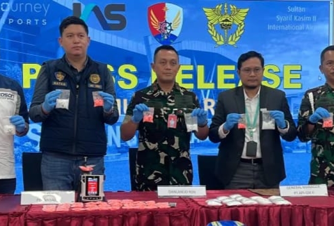 Hendak Dikirim ke Sulsel, 919 Gram Sabu dan 1.653 Butir Ekstasi Digagalkan di Bandara SSK II