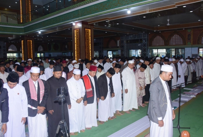 Salat Iduladha di Masjid Agung Istiqomah, Wabup Bagus Santoso Ajak Doakan Jemaah Haji