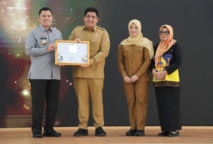 Kemenkum Kepri Berikan Piagam ke Bupati Bintan, Desa Pengudang Jadi Kawasan Berbasis Kekayaan Intelektual