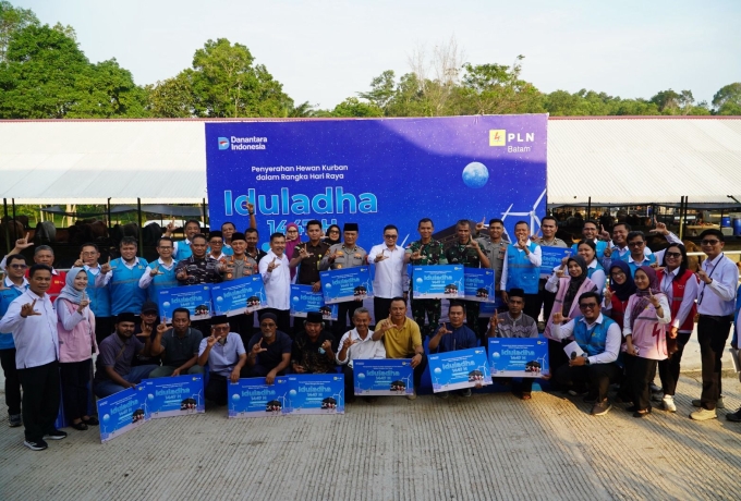 PLN Batam Salurkan 18 Sapi dan 50 Kambing pada Idul Adha 1447 H