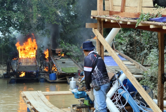 Tim Gabungan Musnahkan 145 Rakit PETI di Sungai Kuantan