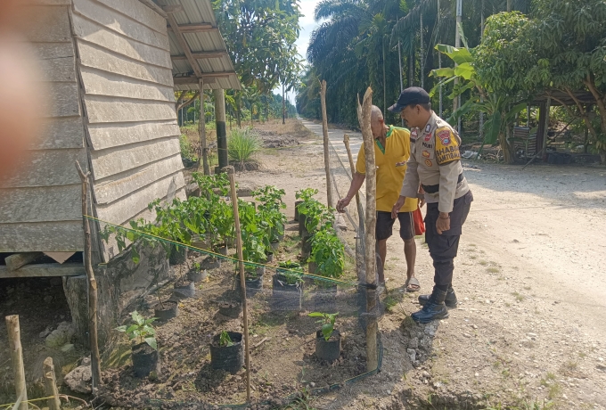 Sahabat di Tengah Lahan, Bhabinkamtibmas Keritang Rutin Lakukan Pendampingan