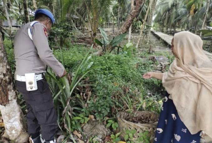 Personil Polsek Enok Rutin Dampingi Warga, Tingkatkan Perekonomian Melalui Pemanfaatan Perkarangan Rumah