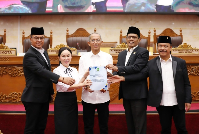 Amsakar-Li Claudia Sampaikan Ranperda Pertanggungjawaban APBD 2025, DPRD Apresiasi Capaian Opini WTP ke-14