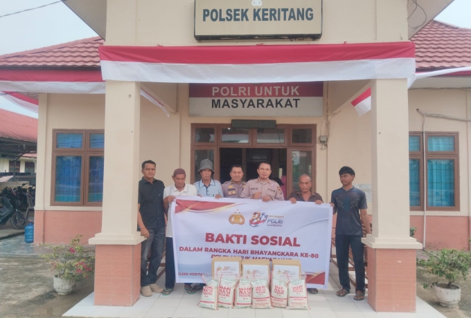 Polsek Keritang Hadir Bagi Keluarga yang Membutuhkan Paket Sembako