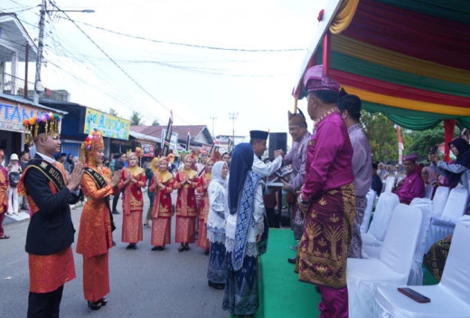 Bupati Ahmad Yuzar Pimpin Kontingen Kampar Meriahkan Pawai MTQ Provinsi Riau