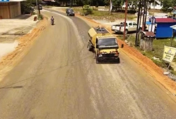 Pemprov Riau Gandeng 24 Perusahaan Perbaiki Jalan Siak