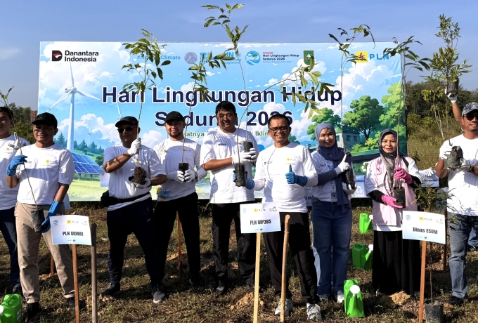 PLN Group di Riau Bersihkan 359,5 Kilogram Sampah dan Tanam Ratusan Pohon Peringati Hari Lingkungan Hidup
