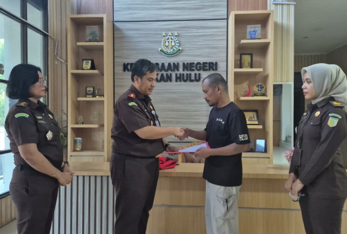 Kejari Rohul Hentikan Penuntutan Dua Tersangka Lewat Restorative Justice