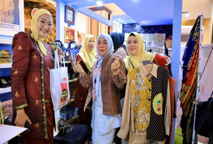 Ketua Dekranasda Kampar Hadiri Puncak HUT Ke-46 Dekranas, Dorong Promosi UMKM ke Pasar Global