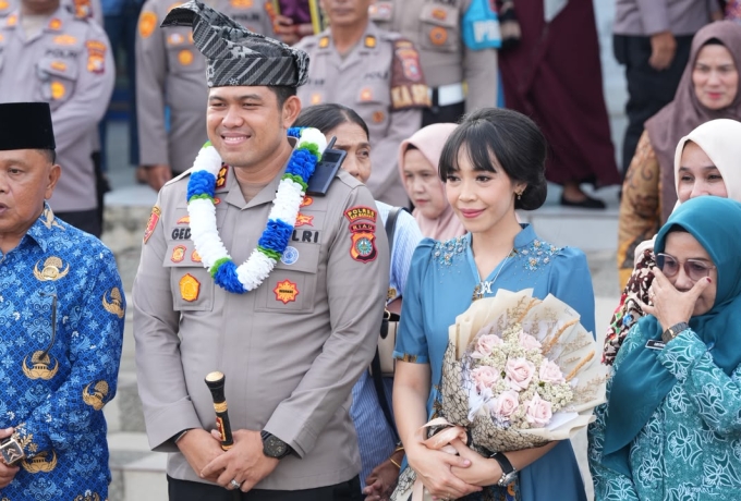 Kapolres Baru Kepulauan Meranti AKBP Gede Prasetia Adi Sasmita Disambut Meriah dengan Tradisi Adat Melayu