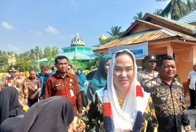Saat Kunjungi Bunguran Utara, Bupati Cen Sui Lan Hadirkan Dokter Spesialis untuk Layani Warga