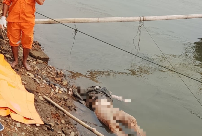 Jasad Diduga Boiko Gulo Ditemukan Terhimpit di Keramba Apung