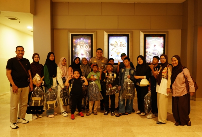 Bersama Siswa SLB Selatpanjang Kapolres Kepulauan Meranti  Nonton Film Istimewa