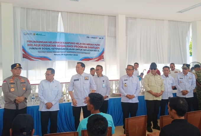 Kapolda Kepri Hadir di Tengah Warga, Dampingi Ketua MPR RI Tinjau Kampung Nelayan Natuna