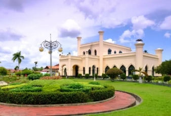 Bupati Afni Minta Dinas Pariwisata Alokasi Anggaran Revitalisasi Istana Siak dan Makam Koto Tinggi