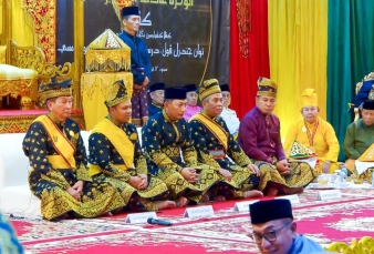 Kapolri Terima Gelar Adat P Sekda Siak Apresiasi dan Harap Jadi Inspirasi Masyarakat