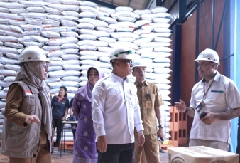 Wagub Kepri Nyanyang Pastikan Stok Beras dan Minyak Goreng Bulog Tersedia Sampai Lebaran