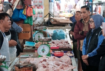 Jelang Idul Adha, Sekda Kepri Misni Pantau Harga Bahan Pokok di Pasar Bintan Center