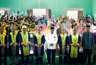  ?Bupati Karimun Iskandarsyah Hadiri Wisuda Santri TPQ Angkatan XXI se-Kecamatan Kundur Barat 
