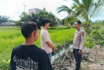 Polsek Keritang Turun ke Sawah, Kawal Ketahanan Pangan dari Hulu