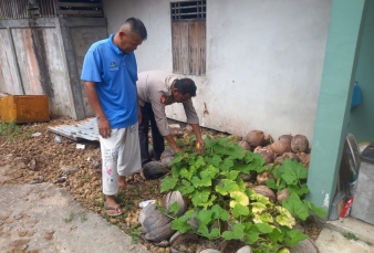 Bhabinkamtibmas Polsek Enok Rutin Diskusi dengan Warga, Ajak Manfaatkan Pekarangan Tambah Penghasilan