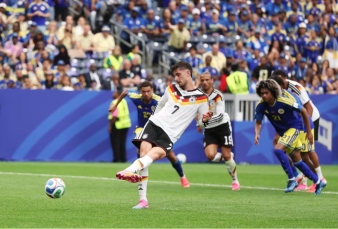 Jerman Pesta Gol, Hancurkan Debutan Curacao