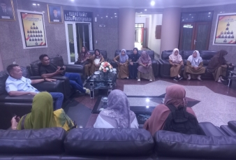 Enam Bulan Tak Digaji, Guru Bantu Mengadu ke DPRD Kampar