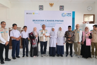 PLN UIP3B Sumatera Salurkan Beasiswa Cahaya Pintar kepada 88 Pelajar MTsN 2 Payakumbuh
