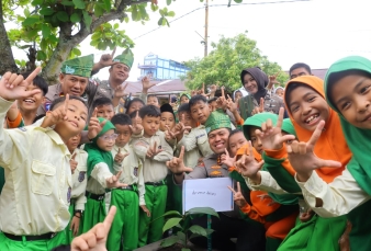 Green Policing Masuk Sekolah, Kapolres Kepulauan Meranti Tanamkan Pendidikan Lingkungan kepada Siswa